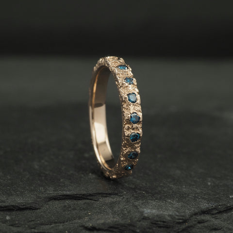 Crater Small Blue Diamond Band