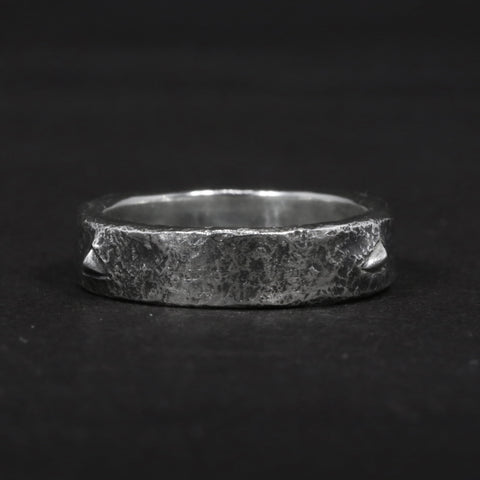 Narrow Breach Ring