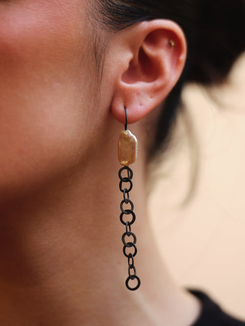 MARU Tsugi Tsugi Oxidised Chain Baroque Pearl Earrings