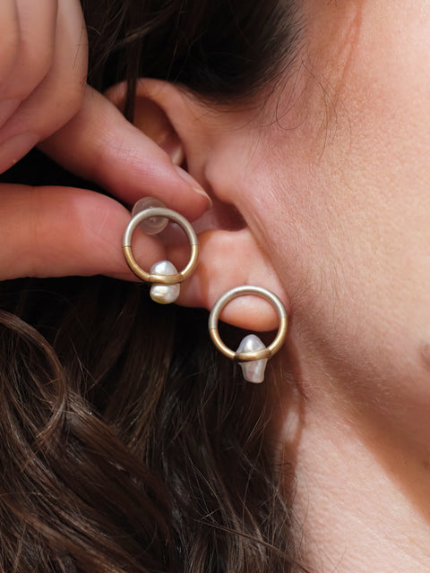 Circle Trap Ear Studs