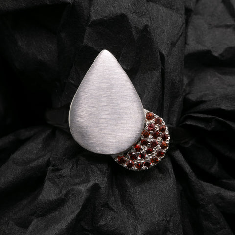 Droplet Ring with Almandine Garnets